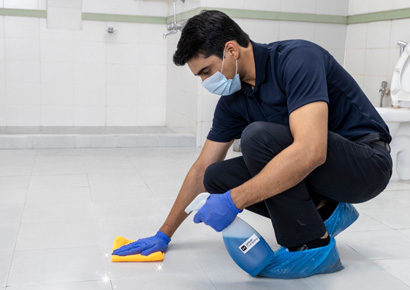 How to Deep Clean Your Bathroom in 4 Easy Steps